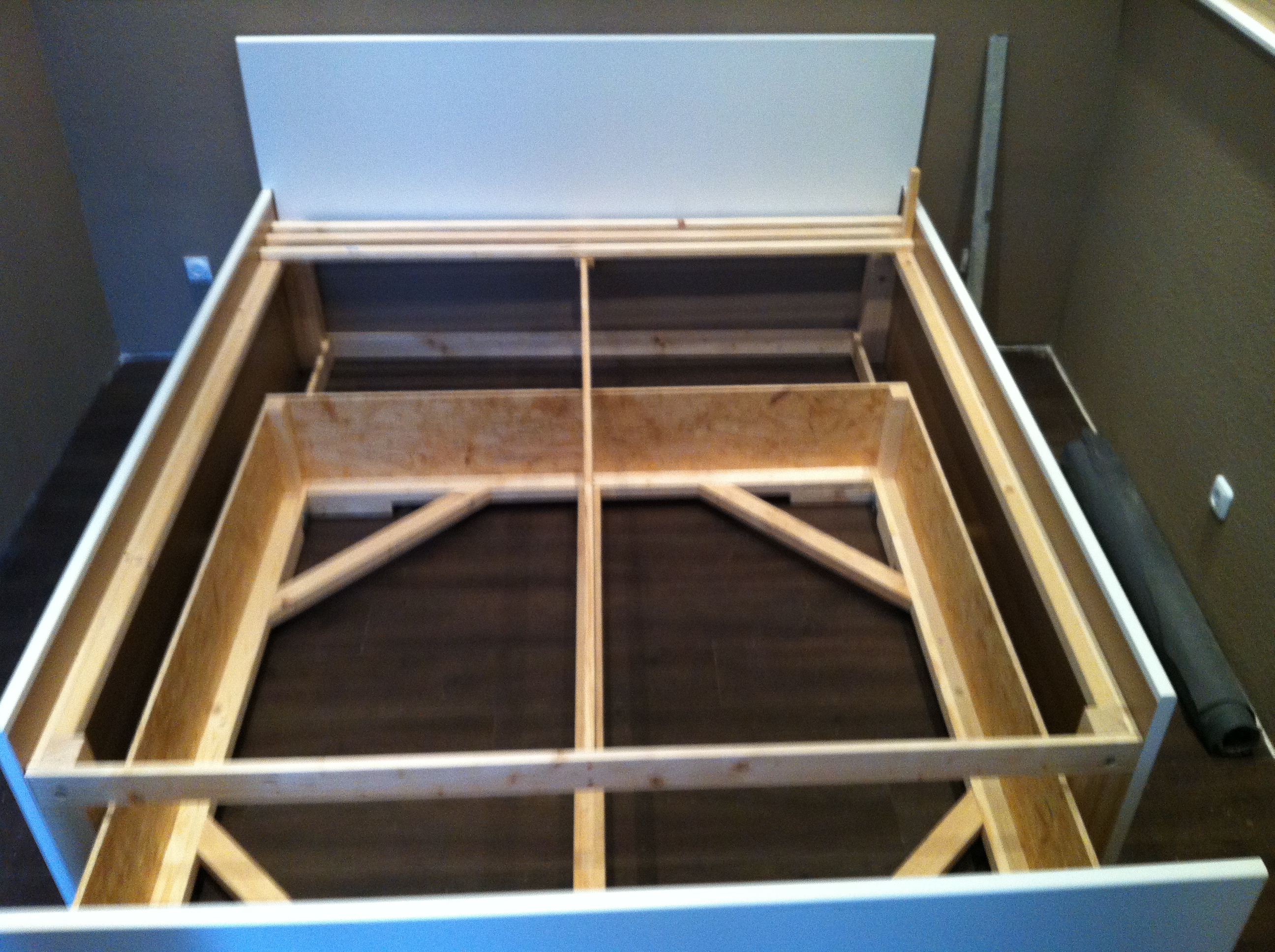Ehebett aus ikea arbeitsplatten selbst gebaut