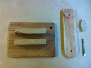 Holzfuß mit ersten Schenkel